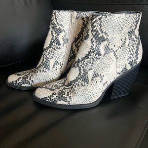 Madden Girl snakeskin chunky block bootie. Size 10. Black/white color.